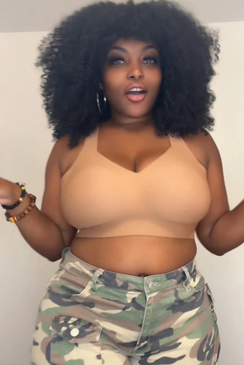 Full coverage wireless bra